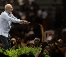 O plano que o PT prepara contra Flávio Bolsonaro após crescimento nas pesquisas