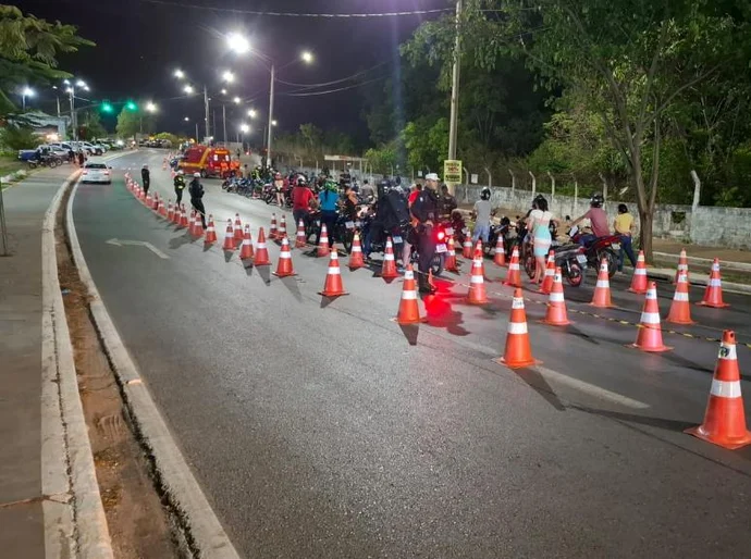Operação Lei Seca fiscaliza 209 motocicletas, remove 48 e prende uma pessoa em Várzea Grande