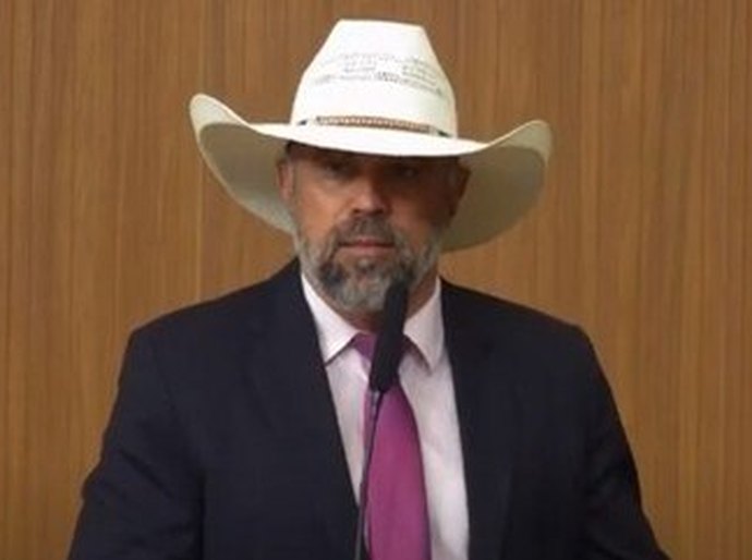 Lesa Pátria: Deputado de Goiás que declarou ter financiado acampamentos é alvo de operação