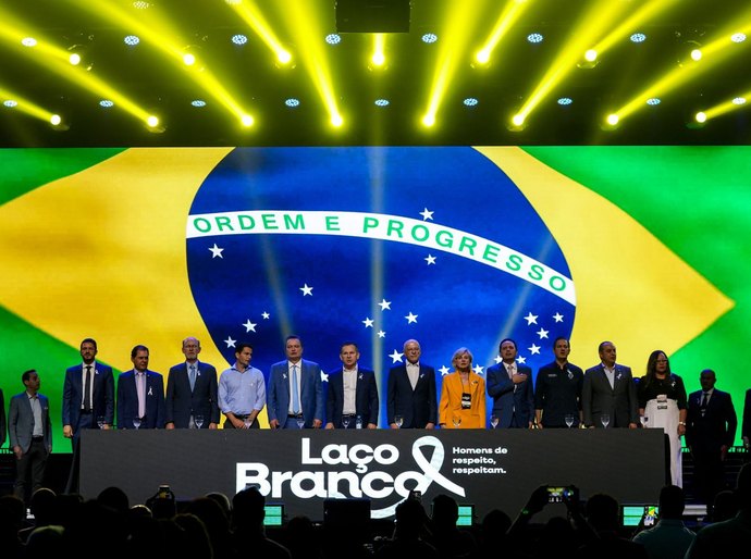 Evento reúne 1,4 mil homens em Cuiabá e destaca lei para mobilização estadual de combate à violência contra mulheres