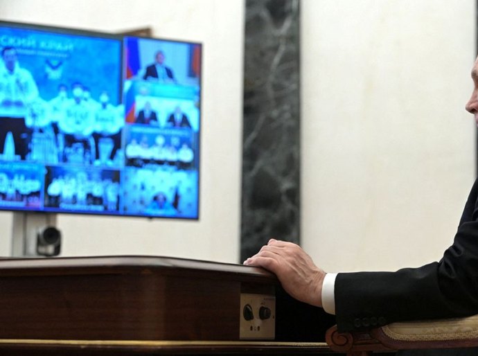 Rússia reconhece independência de territórios separatistas na Ucrânia
