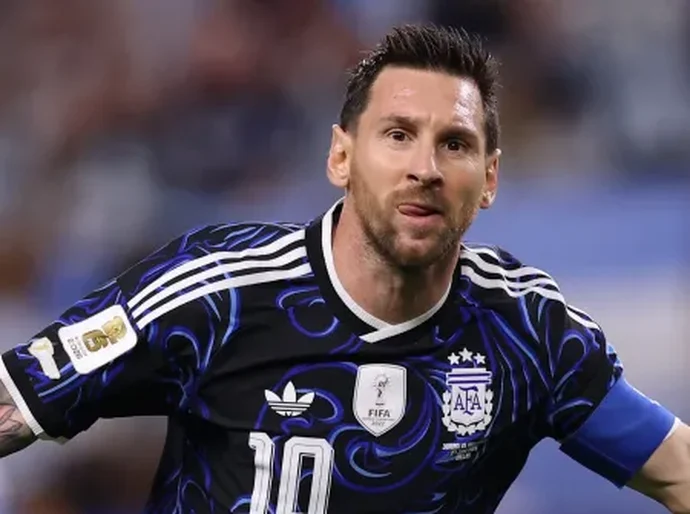Messi entra, amplia recorde, e Argentina bate Jordânia para passar com 100%