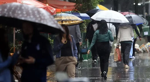 Centro-Oeste e Sudeste do país têm chuva com rajadas de vento