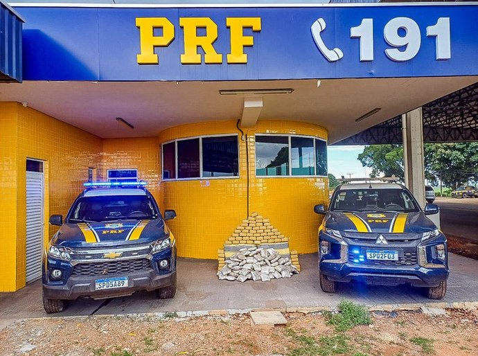 PRF apreende mais de 200 kg de drogas e prende dois homens na BR-070, em Poxoréu,MT
