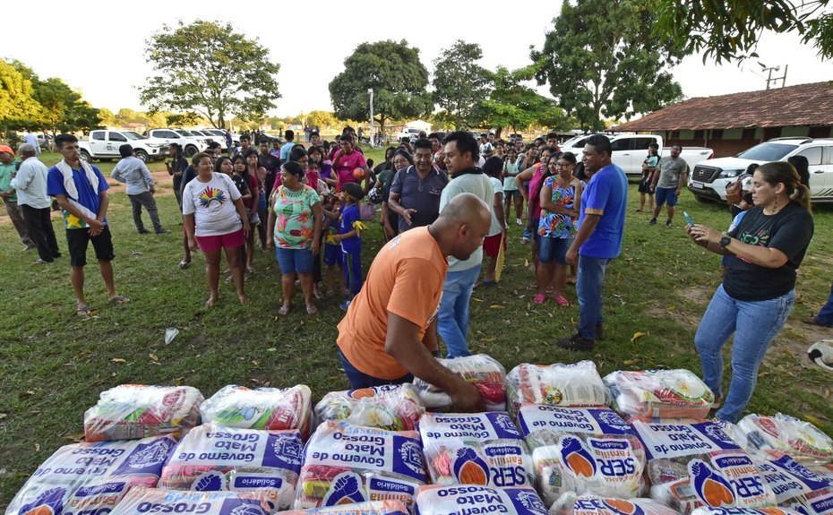 Setasc entrega 200 cestas de alimentos para indígenas da etnia Boe-bororo