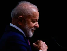Lula perde influência no exterior e é impopular em casa, diz The Economist