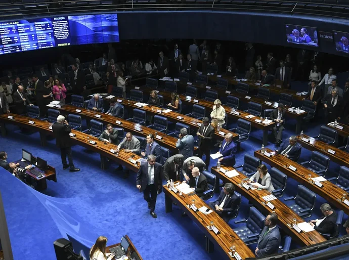 Centrão articula retaliação a governo Lula em IR e MP que taxa investimento