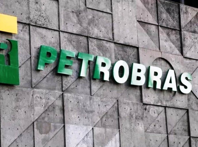 Após fala de Bolsonaro, Petrobras diz que não há decisão sobre reajuste de combustível