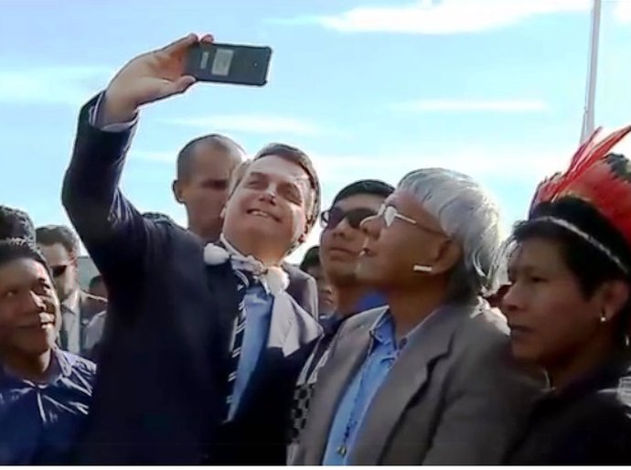 Líder xavante de 60 que esteve com Bolsonaro, morre com a Covid-19 em Cuiabá