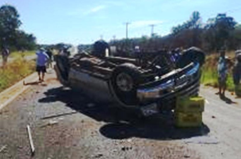 Capotamento na rodovia que dá acesso a Santo Antônio de Leverger mata um e fere 2