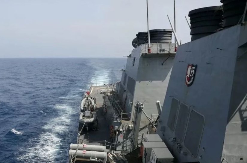 Navio de guerra dos EUA manobra pelo Estreito de Taiwan e acentua tensão
