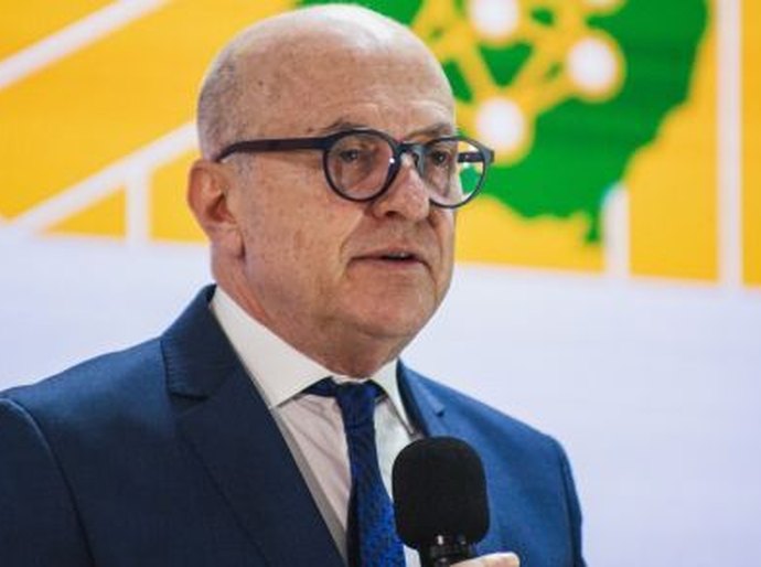 Pivetta sobe o tom, fala em “negociata” com prefeituras e mira senador na disputa pelo governo