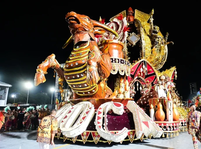 Atrasos, desmaio e briga: como foi a 1ª noite de desfiles do Especial de SP