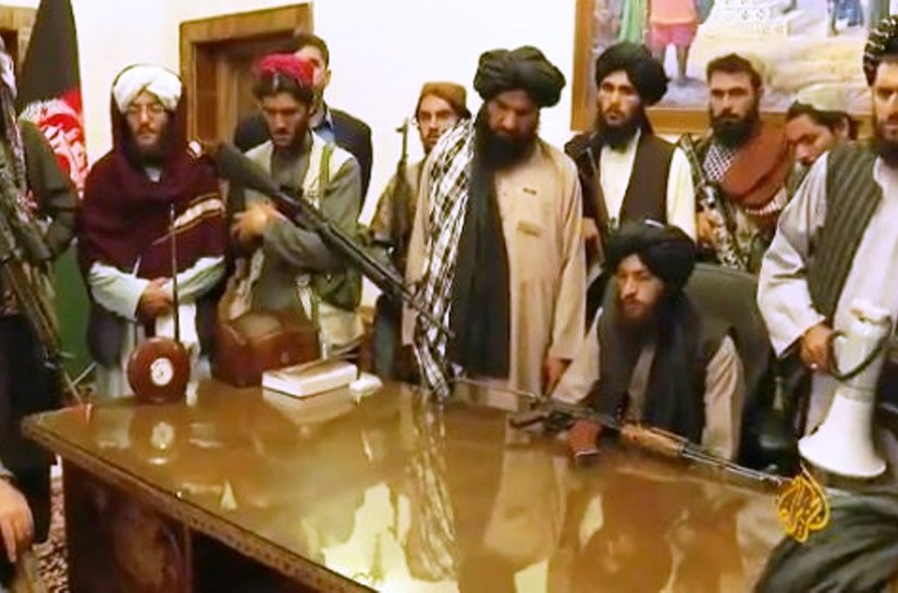 Integrantes do Talibã tomam palácio presidencial em Cabul