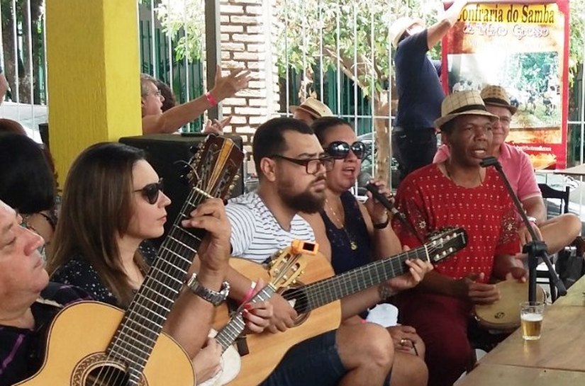 Samba da Monarquia faz live para ajudar músicos, confira