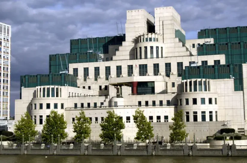 A estratégia do serviço secreto britânico para recrutar espiões na Rússia pela dark web