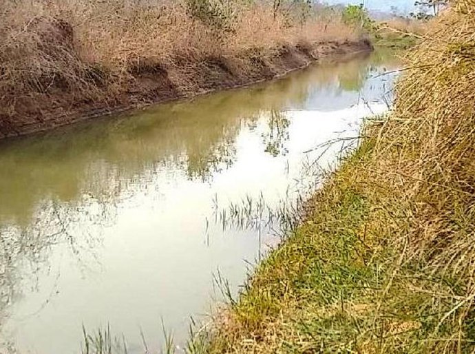 PM prende um e aplica R$ 900 mil em multa por desvio de rio e mortandade de peixes