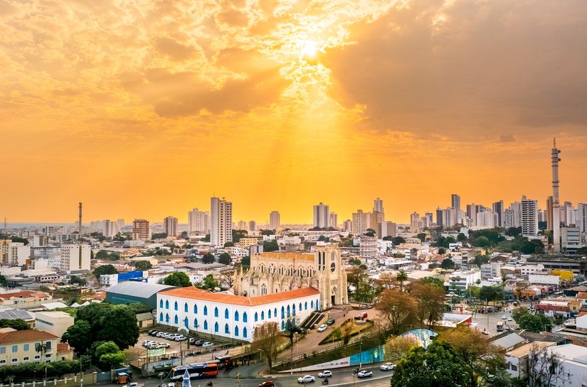 Abílio anuncia projeto de lei que isenta IPTU para moradores de ruas sem asfalto em Cuiabá