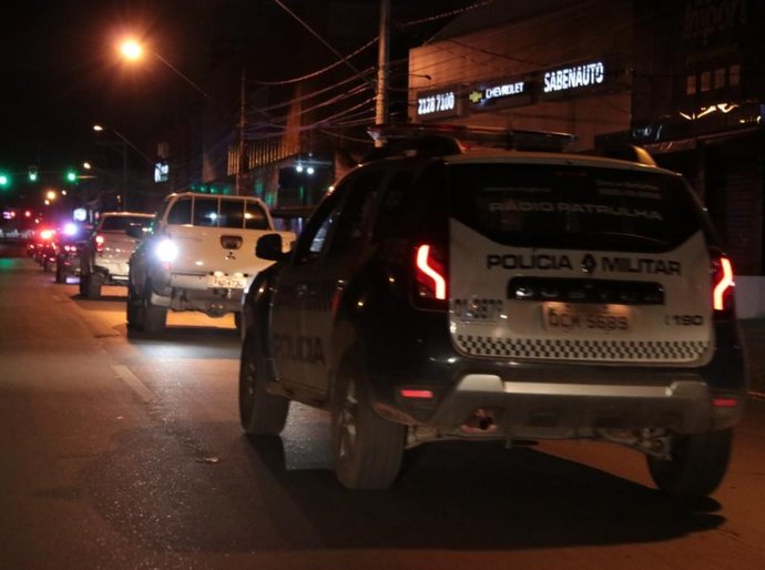 Suspeito de agredir namorada e atear fogo em residência é preso pela PM em Cuiabá