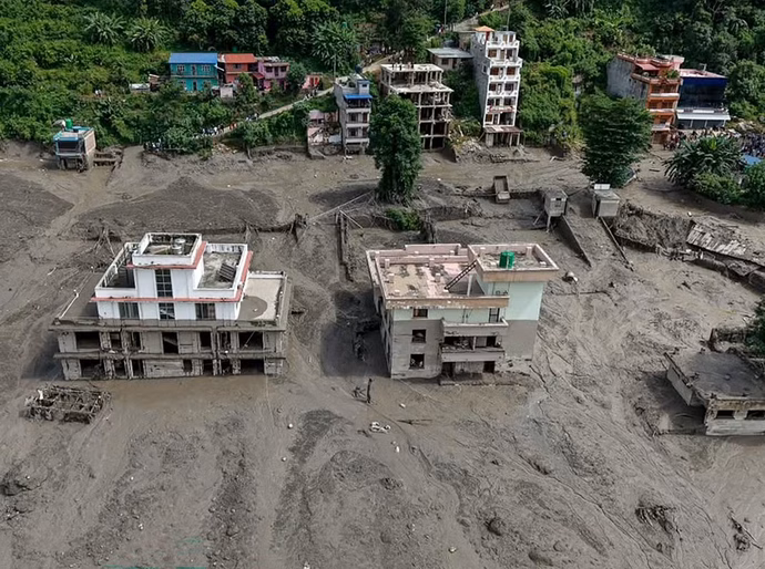 Enchente repentina no Nepal deixa centenas de desaparecidos