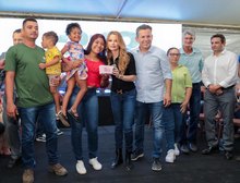 “Nosso compromisso é proporcionar moradias dignas“, afirma primeira-dama em entrega de 213 casas pelo SER Família Habitação