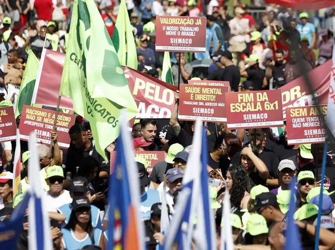 Ato em SP une centrais sindicais e governo pelo fim da escala 6x1