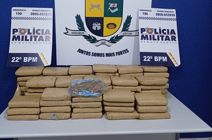 Dupla é presa com 80 tabletes de maconha que seriam levados para outro Estado