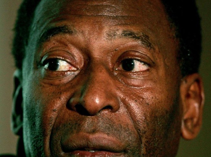 Clubes e jogadores repercutem a morte de Pelé, o rei do futebol