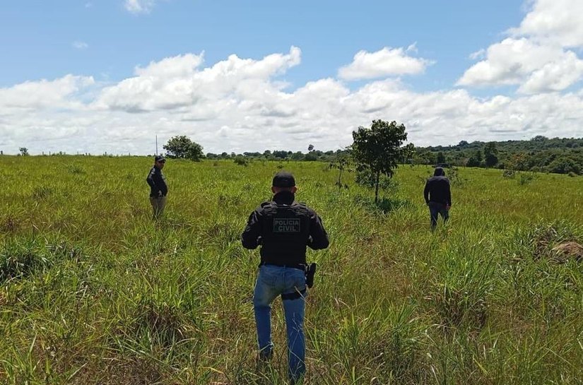 Polícia realiza buscas em área de fazendas para localizar autor de homicídio de casal morto na frente do filho de 12 anos