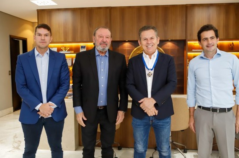 Novelli entrega Comenda Joaquim Murtinho ao governador do Estado
