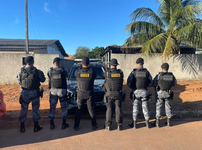 Gaeco apreende arma e prende investigado por crimes em MT