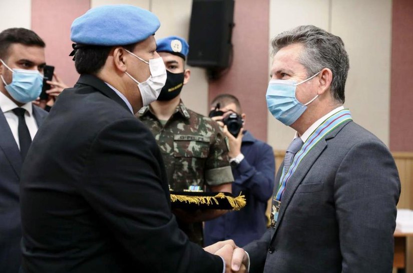 Mendes recebe honraria por ações voltadas à saúde, segurança alimentar e segurança pública