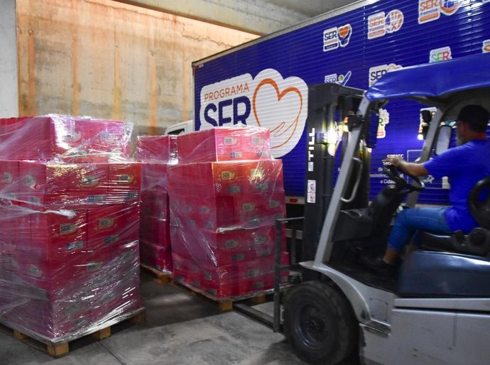 Programa SER Família Solidário vai distribuir 100 mil cestas de Natal para municípios de todo o Estado