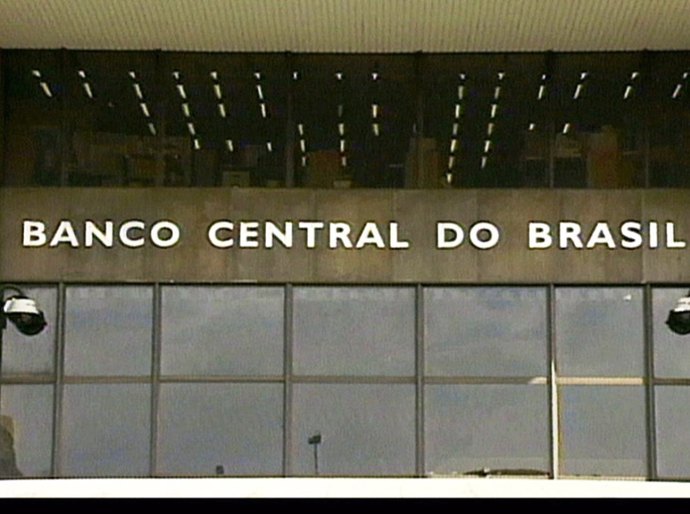 Copom faz novo corte e taxa Selic cai para 2% ao ano