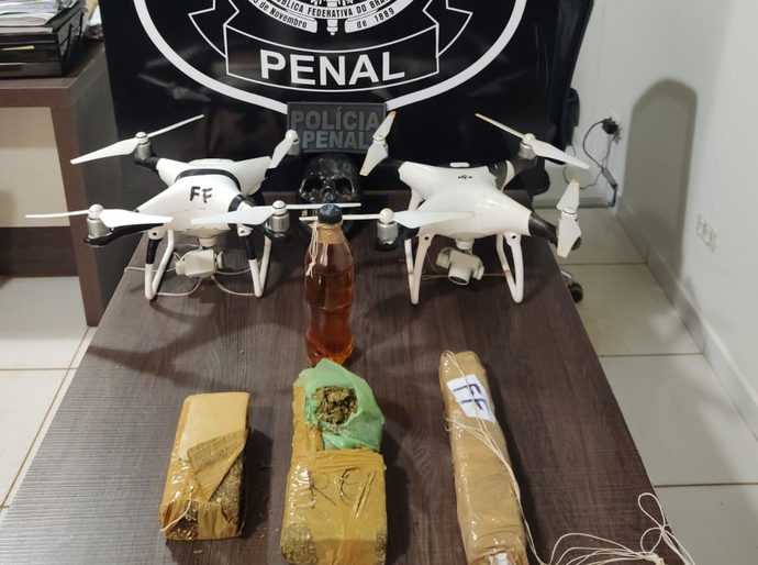 Policiais penais interceptam drones com drogas e bebida que seriam arremessados na Penitenciária Mata Grande