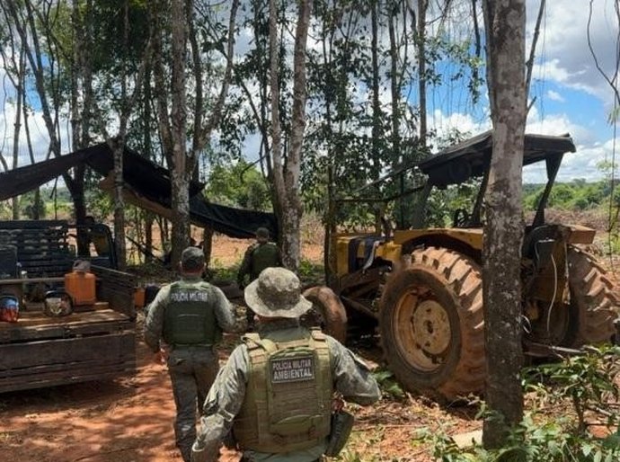 Batalhão Ambiental apreende tratores e maquinários na zona rural de São José do Rio Claro,MT