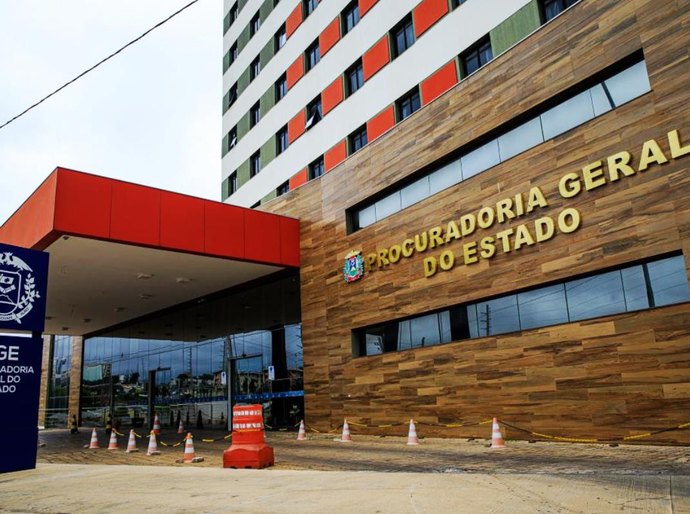 PGE pede investigação criminal contra “Fake News” de que Governo fecharia 300 escolas