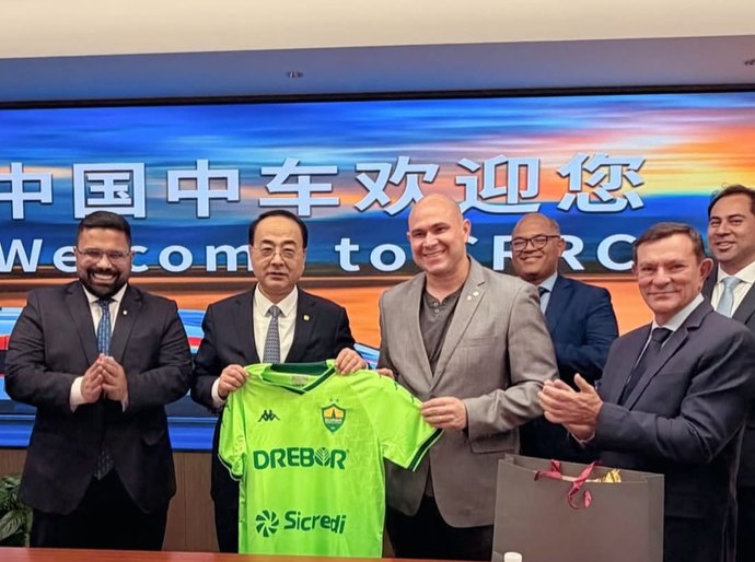 Abílio apresenta projeto de mobilidade à maior fabricante de trens do mundo