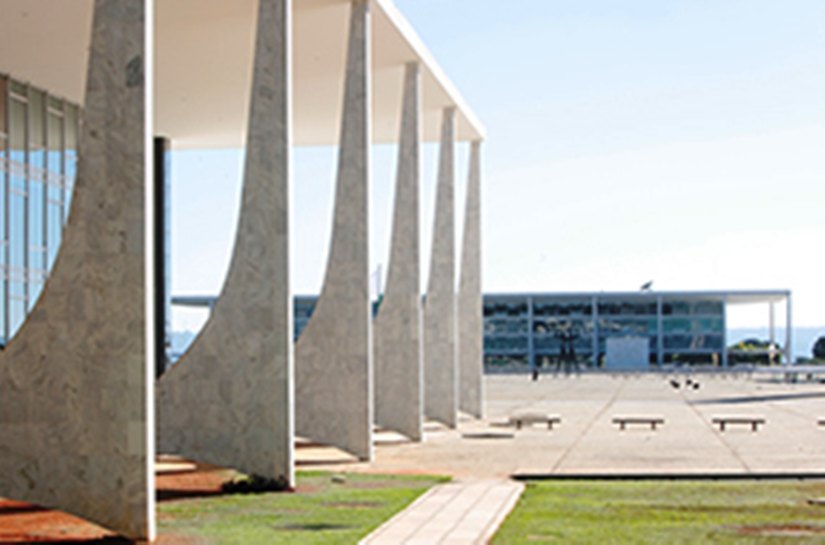 Ministra suspende queixa-crime de Dilma Rousseff contra Bolsonaro até fim do mandato presidencial