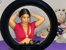 'Indústria do sexo me recrutou quando era adolescente': como modelos de países pobres são aliciadas com promessa de dinheiro fácil