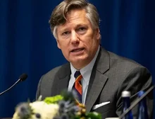 Vice da diplomacia dos EUA ataca Moraes e critica prisão de Bolsonaro: 'Provocativa e desnecessária'