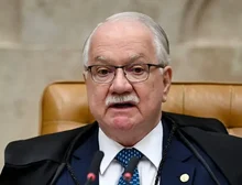 Fachin recebe apoio de ministros aposentados para conter crise no STF