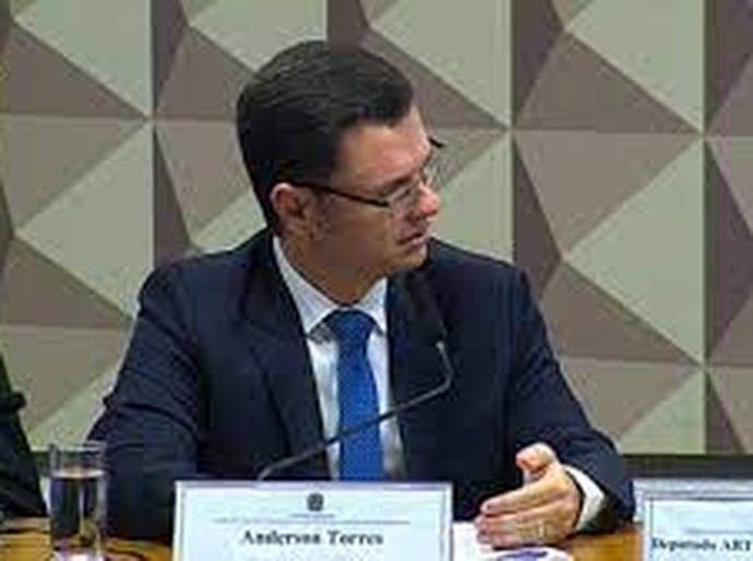 Torres diz que não havia 'indícios' prévios da violência que ocorreria nos atos de 8 de janeiro: 'Só se caísse uma bomba'