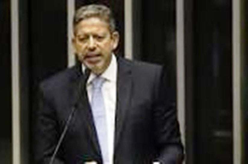 Lira exonera cargos comissionados da Câmara