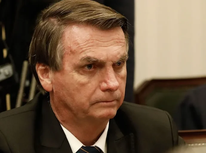 Bolsonaro evolui com estabilidade e tem melhora da função renal
