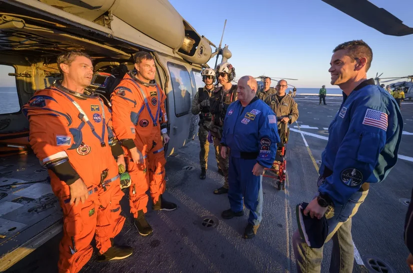 Artemis II: astronautas estão em navio de recuperação; veja próximos passos