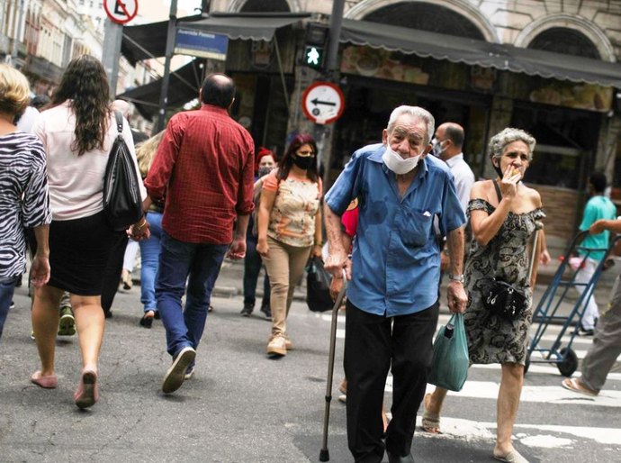 População brasileira chega a 213,3 milhões de pessoas em 2021, diz IBGE