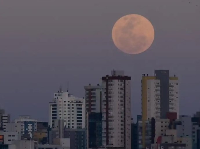 Superlua azul: como observar fenômeno raro que acontece nesta segunda,19