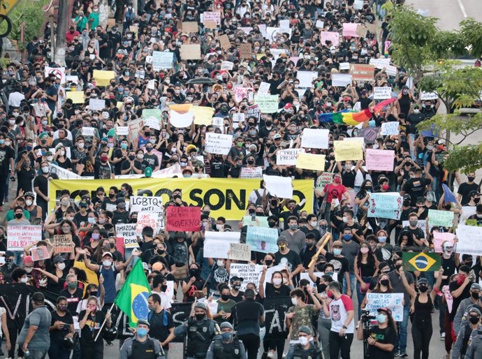 Atos contra Bolsonaro ocorrem em dezenas de capitais e no Distrito Federal