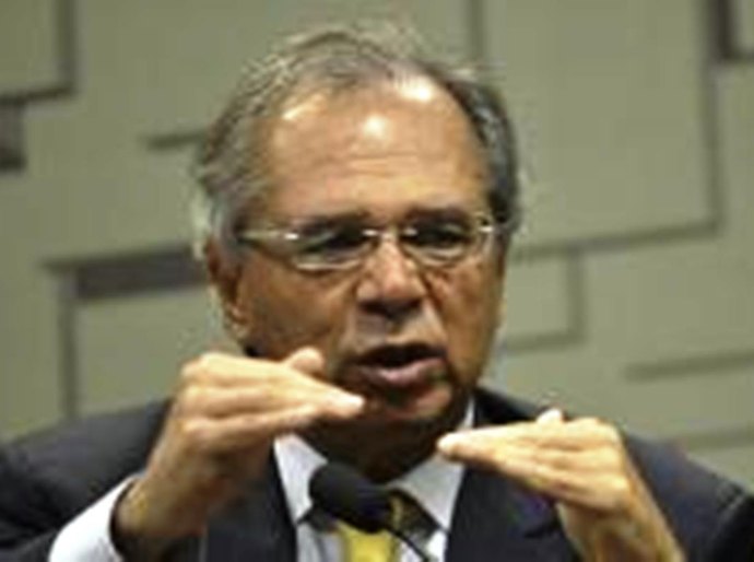 Guedes: após Orçamento, governo antecipará 13º de aposentados e pensionistas